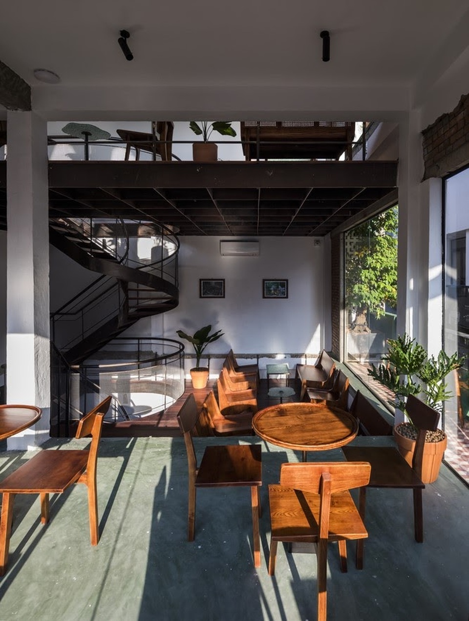 Quán cà phê cải tạo từ biệt thự cổ, đẹp như ốc đảo xanh giữa lòng Đà Nẵng - 12 Quán cà phê cải tạo từ biệt thự cổ, đẹp như ốc đảo xanh giữa lòng Đà Nẵng - 12