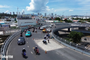 Vụ mặt cầu nút giao 1.350 tỷ đồng sụt lún: Bóc lớp mặt tìm nguyên nhân