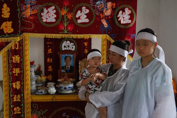 Nỗi đau khôn nguôi của 4 mẹ con sau cơn thịnh nộ bão Kalmaegi