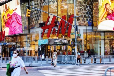 H&M đóng cửa 250 cửa hàng, chuyển sang bán hàng online