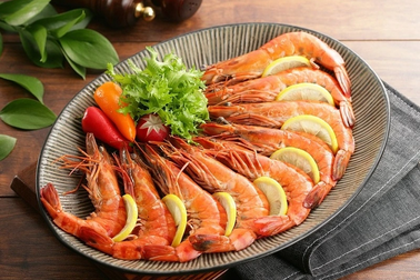 "Đĩa tôm Việt xuất hiện trên bàn tiệc các nước nhìn rất sang"