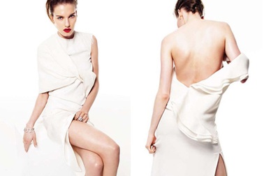 Siêu mẫu gợi cảm với màu trắng