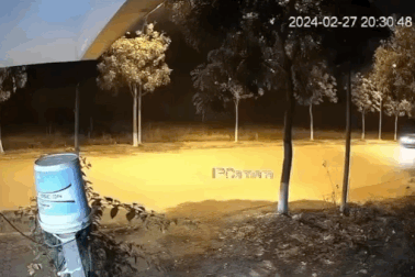 Hai xe bán tải lao vào nhau toác đầu, nghi do lỗi vượt ẩu