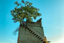 Lò gạch cũ thành điểm check-in gây sốt, khách thích thú chụp hình "sống ảo"