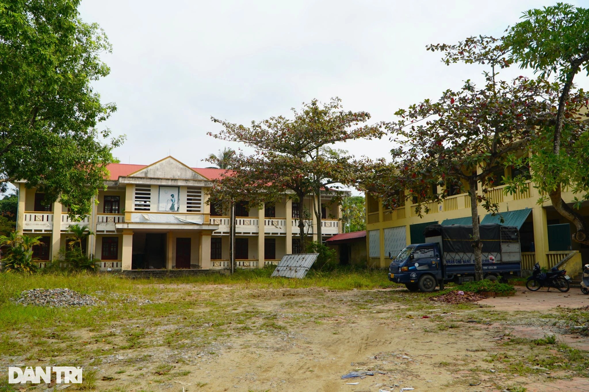 Dua sekolah terbengkalai 4 tahun, jadi tempat pembuangan sampah - 10 Hai ngôi trường bỏ hoang suốt 4 năm, thành nơi đổ rác - 10