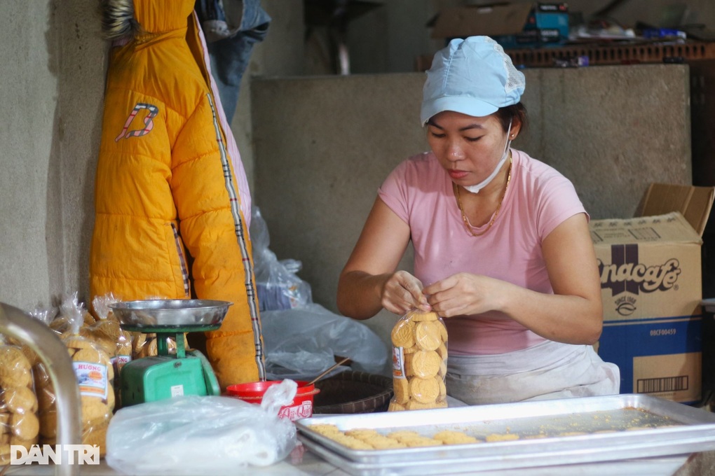 Làng bánh truyền thống giảm 40% sản lượng, lo người dân chê - 4