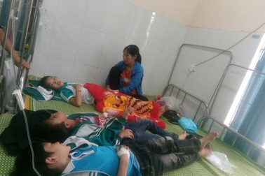 Liên tiếp học sinh Thái Nguyên, Hà Tĩnh nhập viện sau khi ăn uống