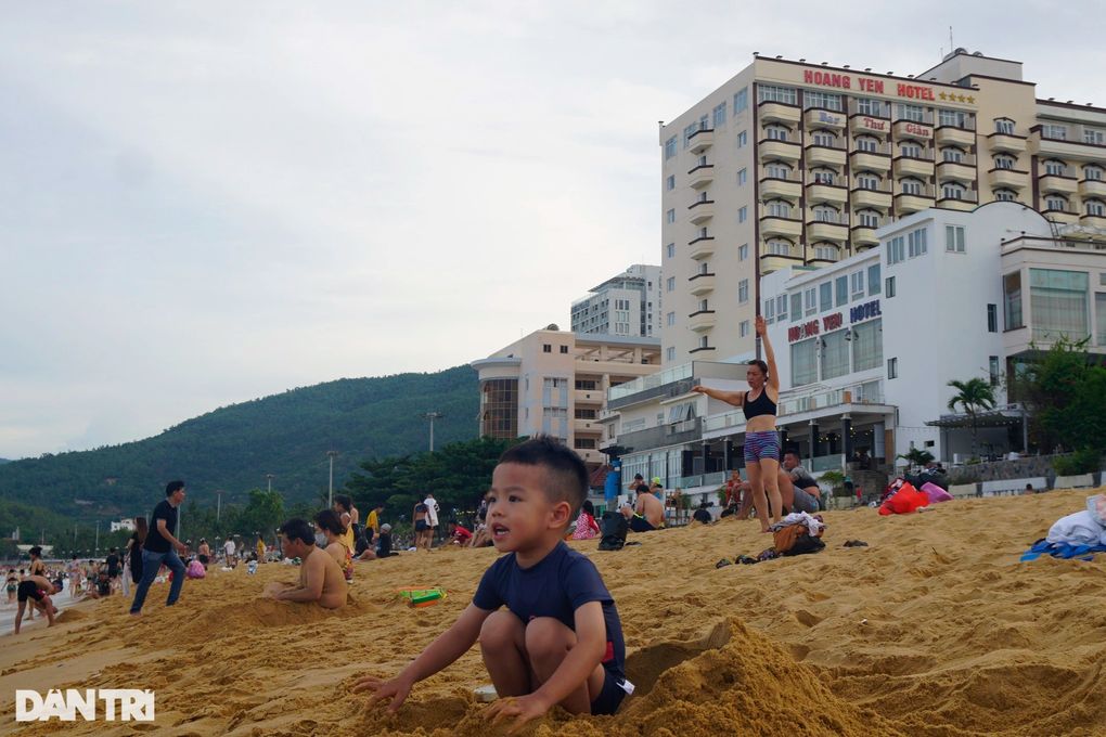 Lộ diện loạt khách sạn chắn biển phải di dời, đất nền nhiều nơi hạ nhiệt - 1 Lộ diện loạt khách sạn chắn biển phải di dời, đất nền nhiều nơi hạ nhiệt - 1