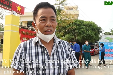 Phát khẩu trang miễn phí của Hội phụ nữ xã Đại Hiệp