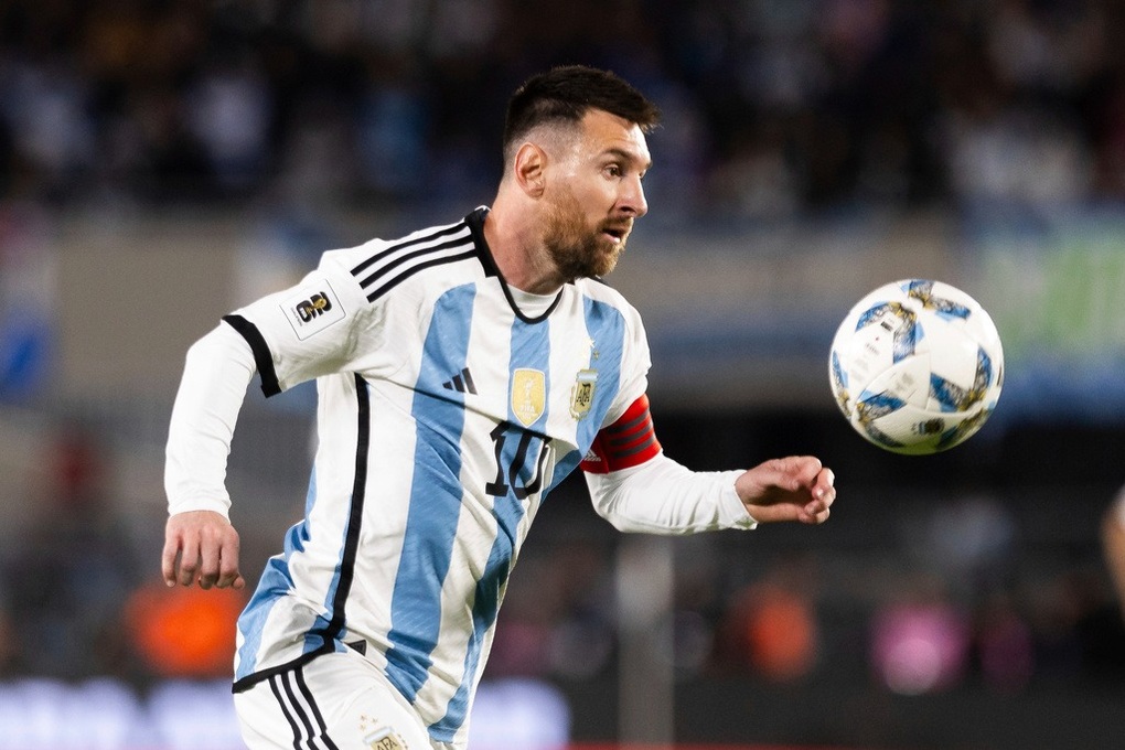 Messi tiếp tục lĩnh xướng hàng công Argentina trước đại chiến với Brazil - 1