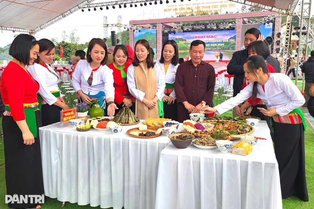 Miền đất cổ rộn ràng ngày hội văn hóa thể thao các dân tộc - 2 Miền đất cổ rộn ràng ngày hội văn hóa thể thao các dân tộc - 2