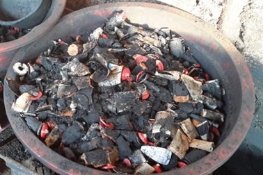 Cục pin "thần bí": Lời đồn đáng sợ và cú đầu độc dã tâm