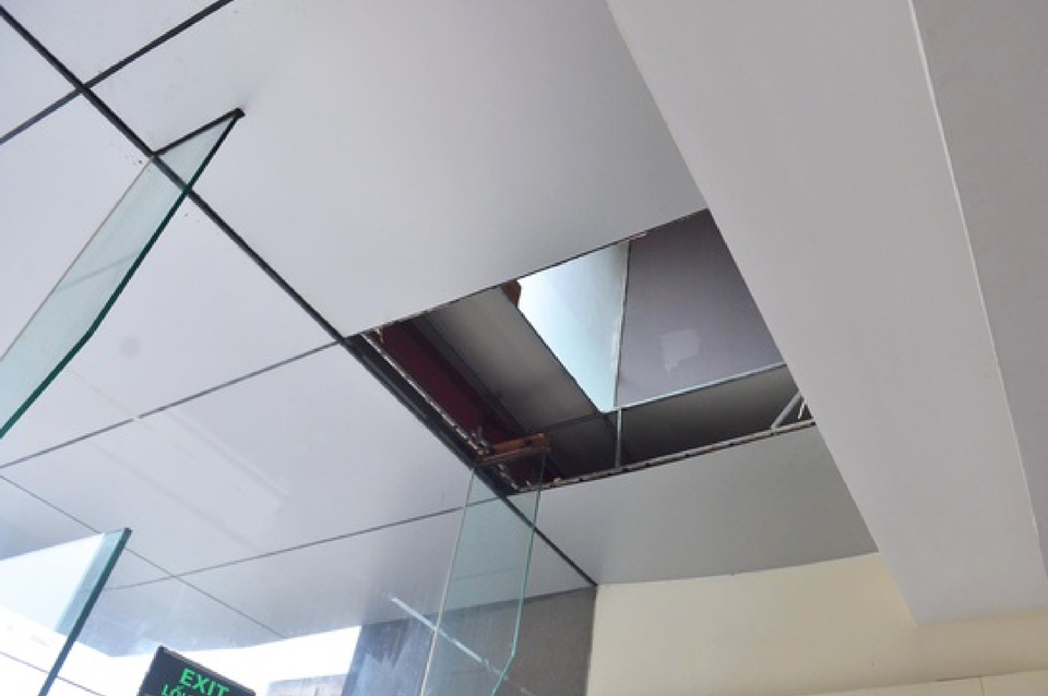 Lời kể của nam nhân viên bị rơi trong vụ thủng sàn chung cư Meco Complex - 3 Lời kể của nam nhân viên bị rơi trong vụ thủng sàn chung cư Meco Complex - 3