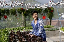 Nữ cựu Thủ tướng Thái Lan Yingluck Shinawatra: Hoa hồng và song sắt