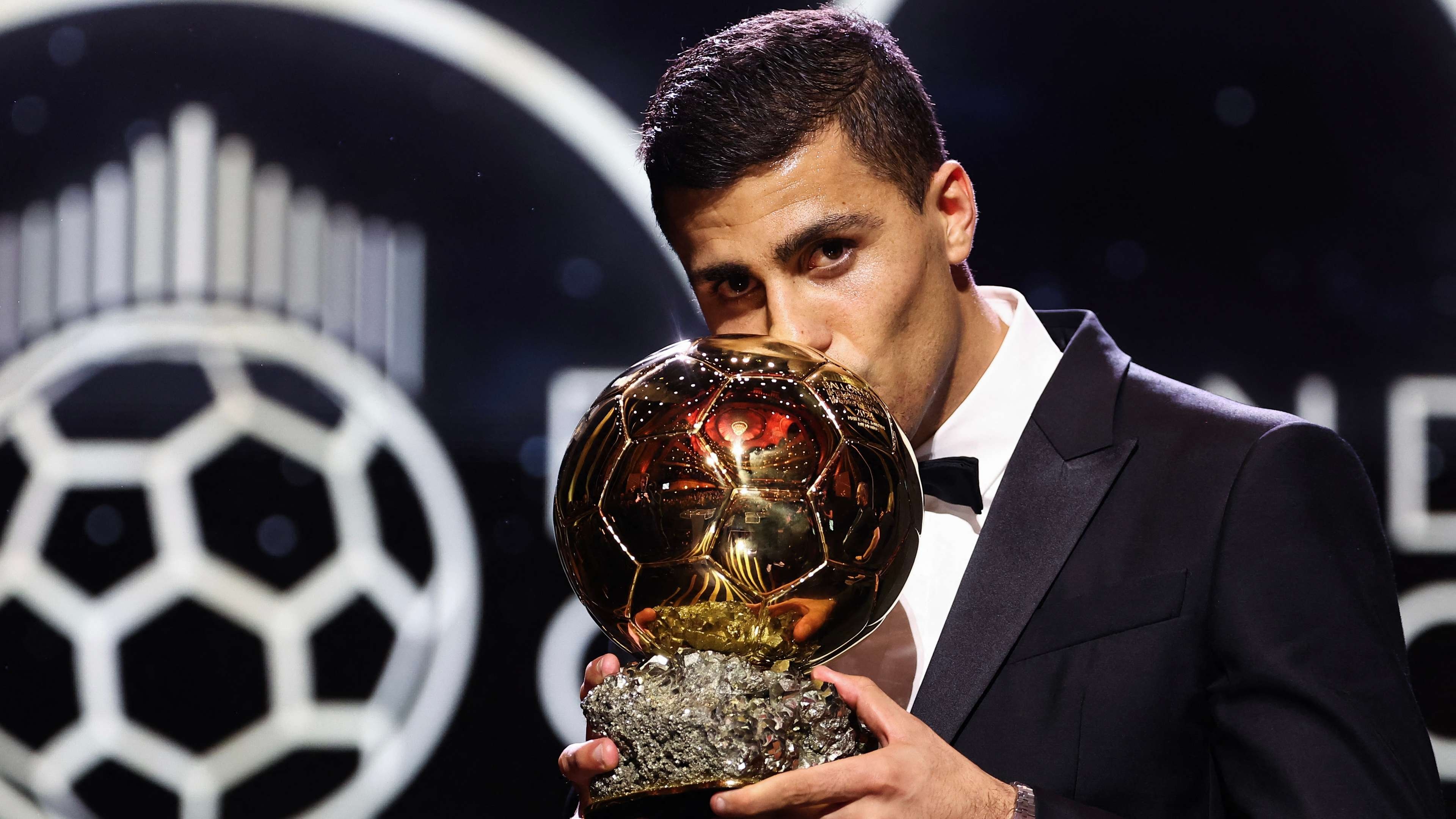 ការប្រកាសពិន្ទុ Ballon d'Or ឆ្នាំ 2024៖ Rodri ឈ្នះ Vinicius យ៉ាងចង្អៀត - 1 Công bố điểm số ở giải Quả bóng vàng 2024: Rodri thắng sát nút Vinicius - 1