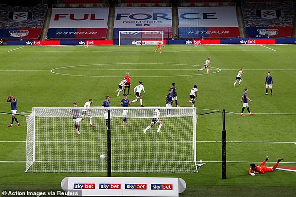 Fulham đánh bại Brentford ở trận cầu đắt giá nhất thế giới - 4 Fulham đánh bại Brentford ở trận cầu đắt giá nhất thế giới - 4