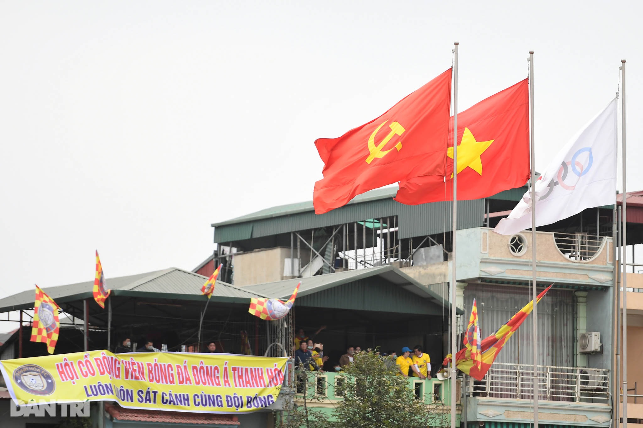 Cấm khán giả, sân Thanh Hóa vẫn tràn ngập tiếng cổ vũ bằng cách không tưởng - 2 Cấm khán giả, sân Thanh Hóa vẫn tràn ngập tiếng cổ vũ bằng cách không tưởng - 2