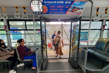 Vì sao buýt nhanh BRT chưa thu hút được đông hành khách?