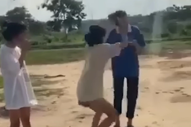 Đang xác minh vụ 2 nữ sinh TPHCM bị đánh, xé áo giữa kỳ thi vào 10