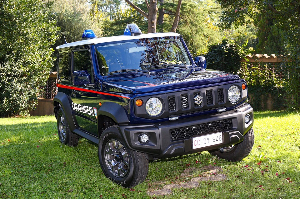 Đến lượt cảnh sát Italy chọn Suzuki Jimny làm xe tuần tra - 2 Đến lượt cảnh sát Italy chọn Suzuki Jimny làm xe tuần tra - 2