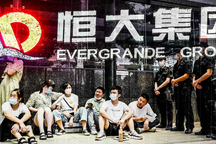 Nhà đầu tư liệu có thể lấy lại tiền sau khi "chúa chổm" Evergrande sụp đổ?