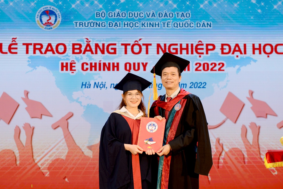 ĐH Kinh tế quốc dân có 46 thủ khoa tốt nghiệp với điểm tổng kết từ 3.5/4.0 - 2 ĐH Kinh tế quốc dân có 46 thủ khoa tốt nghiệp với điểm tổng kết từ 3.5/4.0 - 2