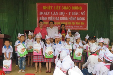 “Trao vòng tay nhân ái” - Những hoạt động ý nghĩa tại Phú Thọ