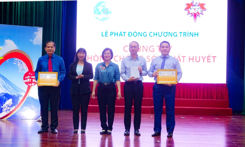 Các triệu chứng dễ nhầm lẫn giữa Covid-19 và bệnh sốt xuất huyết - 1 Các triệu chứng dễ nhầm lẫn giữa Covid-19 và bệnh sốt xuất huyết - 1