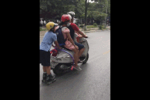 Đừng để trẻ em gặp nạn chỉ vì ý thức giao thông của người lớn