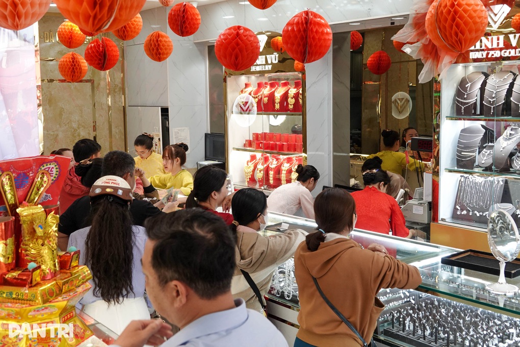Quán cá lóc nướng Cần Thơ thu hơn 100 triệu đồng sáng ngày vía Thần Tài - 4 Quán cá lóc nướng Cần Thơ thu hơn 100 triệu đồng sáng ngày vía Thần Tài - 4