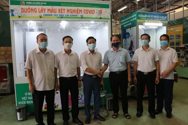 Trường CĐ Lào Cai chế tạo thành công buồng lấy mẫu xét nghiệm Covid-19