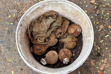 Đào được 10 quả lựu đạn khi thi công vỉa hè ở Đà Nẵng