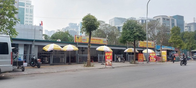 Nhà hàng, quán ăn mọc tràn lan tại ngõ số 7 phố Tôn Thất Thuyết.