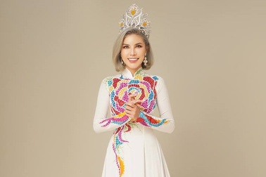Hoa hậu doanh nhân Kimmy Bùi nền nã trong trang phục áo dài truyền thống