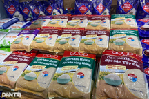 Giá gạo có nơi nhảy múa theo giờ, chủ sạp than "cứ vài ngày lại có giá mới"