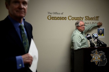 Trộm đồ của người chết mang về nhà trang trí