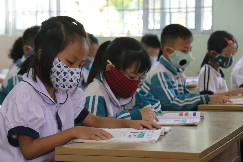 Gần 4.000 học sinh Đắk Nông vắng mặt trong buổi học đầu tiên - 1 Gần 4.000 học sinh Đắk Nông vắng mặt trong buổi học đầu tiên - 1