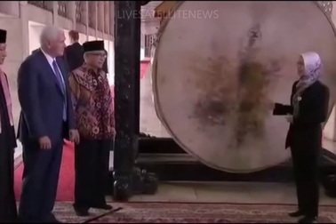 Phó Tổng thống Mỹ thăm nhà thờ Hồi giáo lớn nhất Đông Nam Á