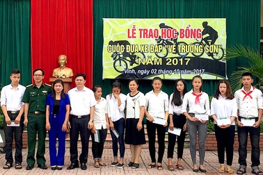 Học bổng “Về Trường Sơn 2017” đến học sinh nghèo xứ Nghệ