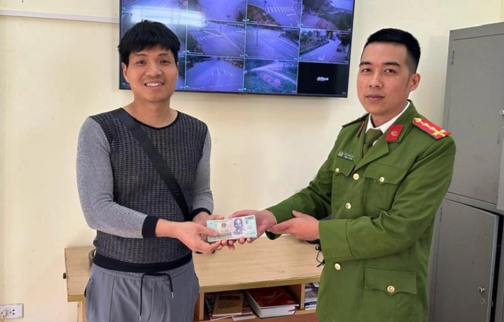 Thanh niên ở Phú Thọ trả lại 40 triệu đồng nhặt được trên đường - 2 Thanh niên ở Phú Thọ trả lại 40 triệu đồng nhặt được trên đường - 2