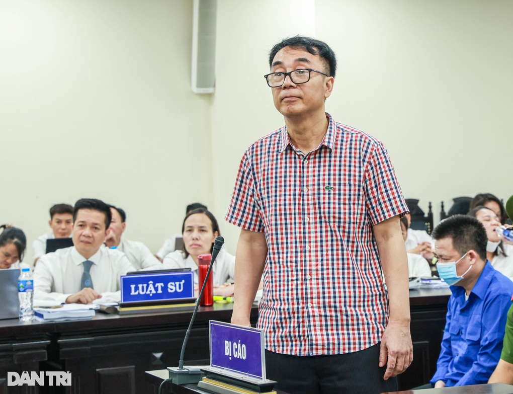 Những tranh cãi về việc nhận tiền của cựu Cục phó Trần Hùng - 1 Những tranh cãi về việc nhận tiền của cựu Cục phó Trần Hùng - 1
