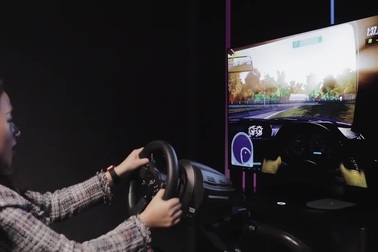 LG giới thiệu màn hình TV có khả năng biến hóa từ phẳng thành cong