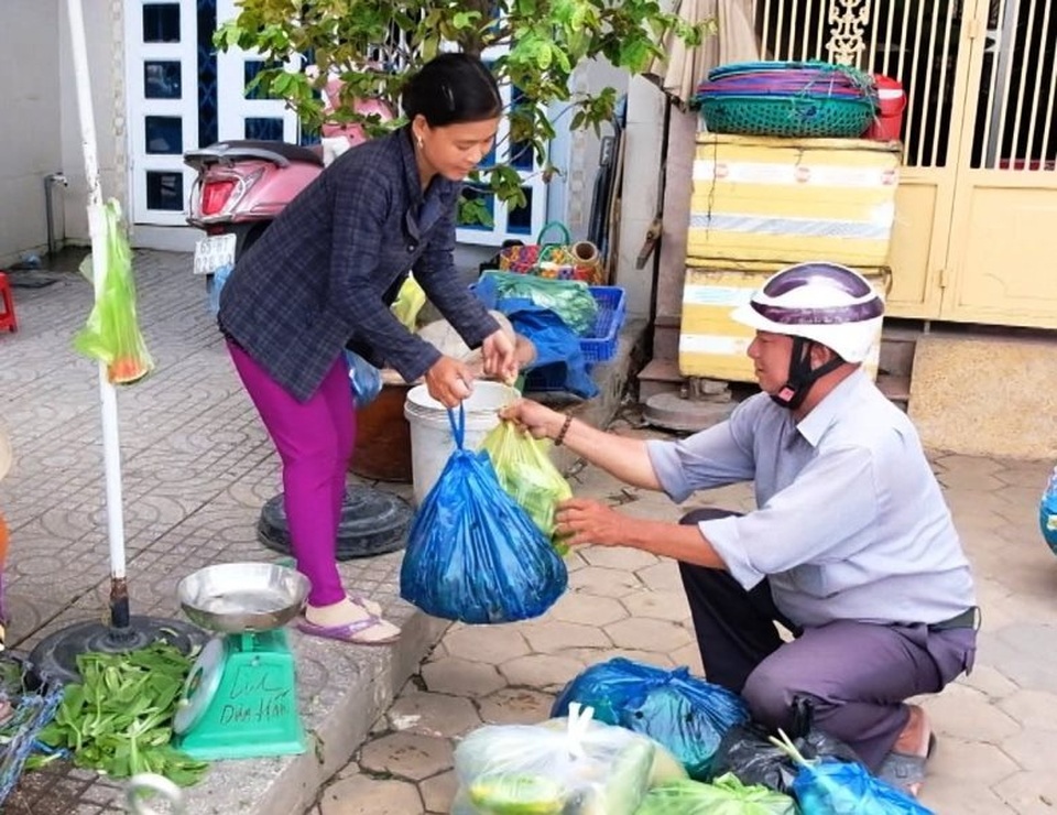 Những chuyến xe gom tình thương, trao lòng nhân ái - 2 Những chuyến xe gom tình thương, trao lòng nhân ái - 2