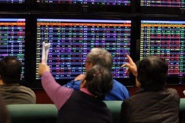 VN-Index xuyên thủng ngưỡng 550 điểm, lập đỉnh 4 năm