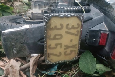 Đôi nam nữ đi xe máy lao xuống vực ở đèo Tam Đảo