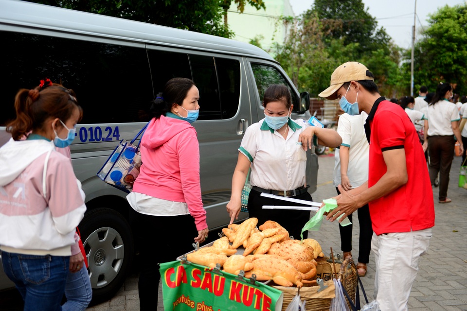 Chàng trai Sài Gòn chuyên làm bánh mì cá sấu, ngựa khổng lồ - 14 Chàng trai Sài Gòn chuyên làm bánh mì cá sấu, ngựa khổng lồ - 14