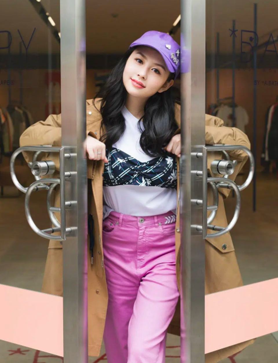 Nhan sắc mê đắm của con gái quả bom gợi cảm Khâu Thục Trinh - 6 Nhan sắc mê đắm của con gái quả bom gợi cảm Khâu Thục Trinh - 6