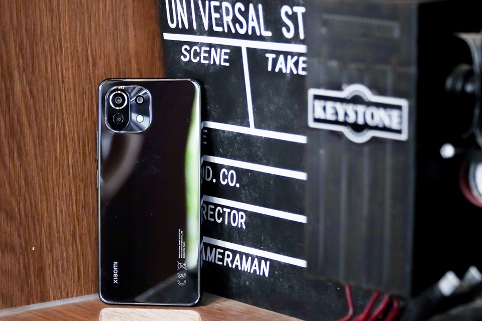 Đánh giá Xiaomi Mi 11 Lite: thiết kế mỏng nhẹ, hiệu năng đủ dùng - 1 Đánh giá Xiaomi Mi 11 Lite: thiết kế mỏng nhẹ, hiệu năng đủ dùng - 1