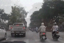 Đụng độ kinh hoàng giữa các "hung thần" đường phố