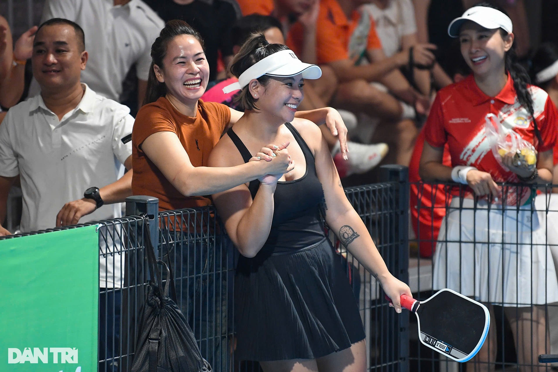 Rực rỡ các trận cầu đinh ngày thi đấu thứ 2 giải pickleball báo Dân trí - 6 Rực rỡ các trận cầu đinh ngày thi đấu thứ 2 giải pickleball báo Dân trí - 6